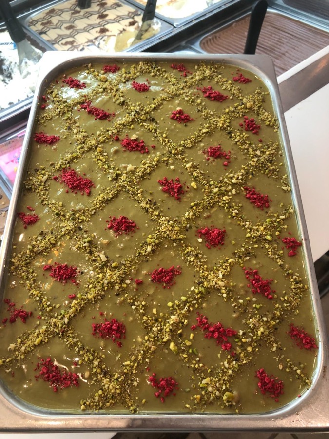 מגש גלידת הפיסטוק של אמיליה